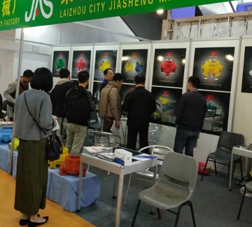 佳圣機(jī)械廠拋光磨頭花崗巖大砂鋸裝車現(xiàn)場(chǎng)